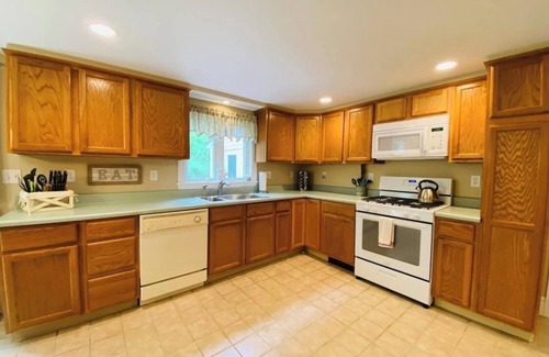 Conway House | Crescent Cape -Great location/Family Friendly/Dog Friendly/Private