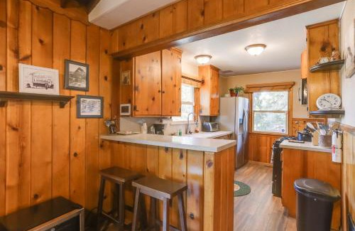 Crestline House | Crestline Cabin Close to Lake Arrowhead and Skiing