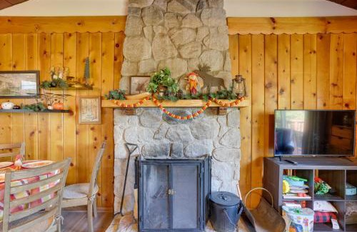 Crestline House | Crestline Cabin Close to Lake Arrowhead and Skiing