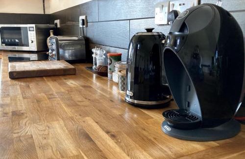 Tunstead House | Crossing Retreat - POOL table, PROJECTOR, BARN