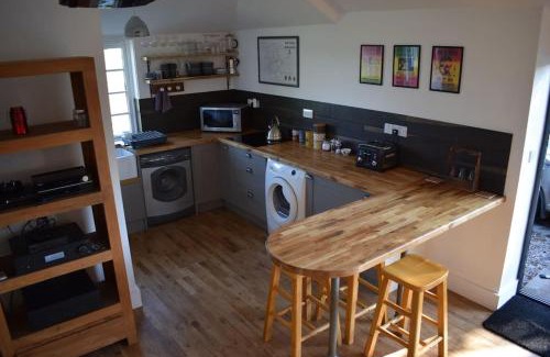 Tunstead House | Crossing Retreat - POOL table, PROJECTOR, BARN