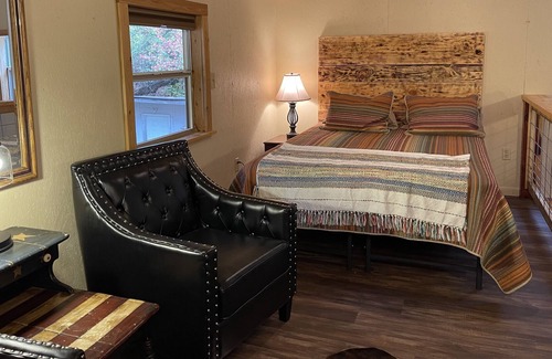 Ozone Cabin | Crow's Nest Cabin getaway in the Ozarks. Walk to the Ozark Highland Trail