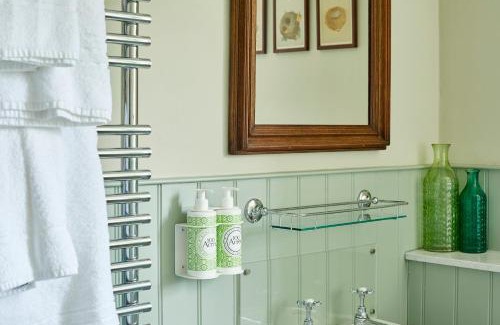 Penwood Hotel | Crown and Anchor