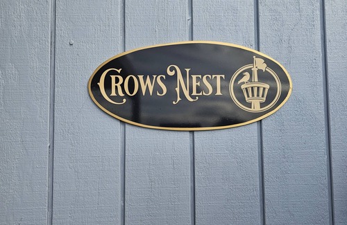 Maketu Cabin | Crows Nest Cabin with amazing Sea View's & Pet-Friendly