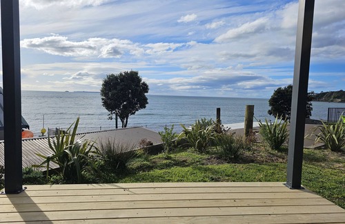 Maketu Cabin | Crows Nest Cabin with amazing Sea View's & Pet-Friendly