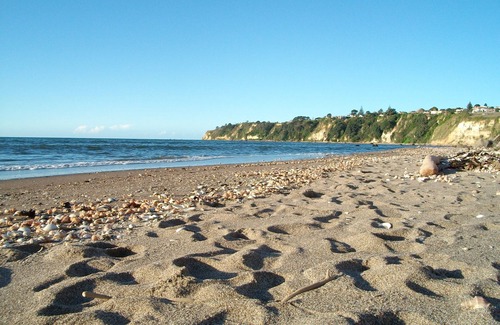 Maketu Cabin | Crows Nest Cabin with amazing Sea View's & Pet-Friendly