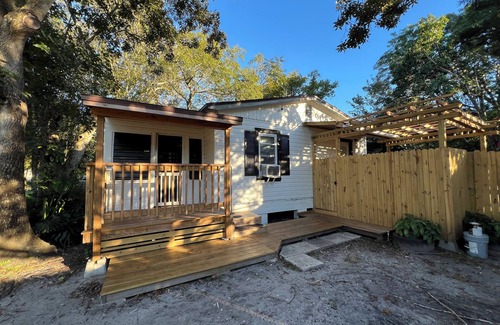 Cocoa Cottage | Cruise/Port Canaveral- 2 Bedroom Cottage/Cocoa Beach