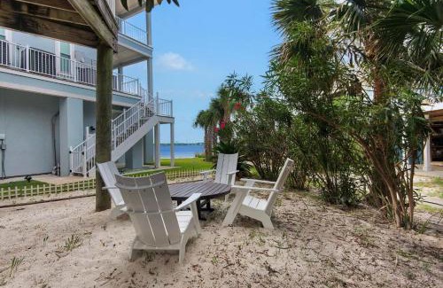 Navarre Beach House | Crustacean Sensation