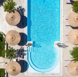 Nikiana Hotel | Crystal Waters