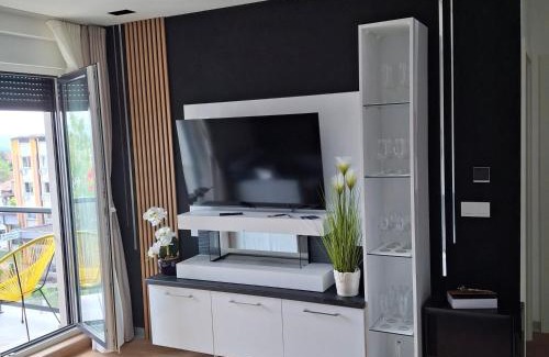 Pozega Apartment | CrystalLUS