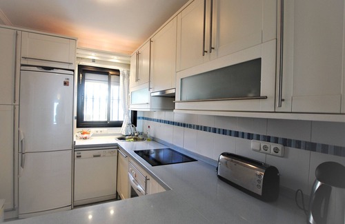 Sitio de Calahonda Ski Chalet | CS105 Cosy 2 bedroom, 2 bathroom, frontline beach of Calahonda, Mijas Costa