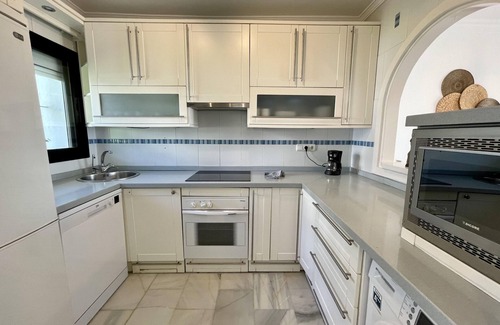 Sitio de Calahonda Ski Chalet | CS105 Cosy 2 bedroom, 2 bathroom, frontline beach of Calahonda, Mijas Costa