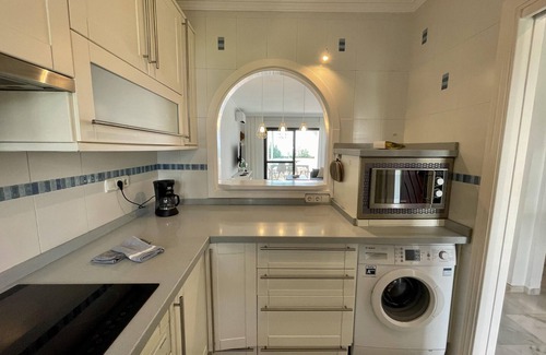 Sitio de Calahonda Ski Chalet | CS105 Cosy 2 bedroom, 2 bathroom, frontline beach of Calahonda, Mijas Costa