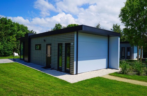 Vleteren House | Cube la Mer Wellness 4 by Interhome