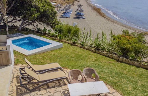Mijas Villa | Cubo's Beachfront Villa Khayyam/private beach access/private pool/air conditioning/free Wi-Fi