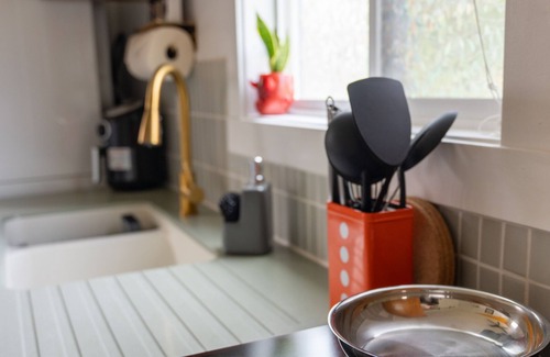 South Tacoma House | Cuckoo's Nest Loft - AC 1BR/1BA w kitchenette W/D