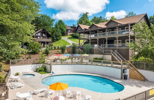 Pigeon Forge Cabin | Cuddlin' Up, Er209 - Luxury At Its Finest And Location That Can't Be Beat! 2 Bedroom Cabin by RedAwning