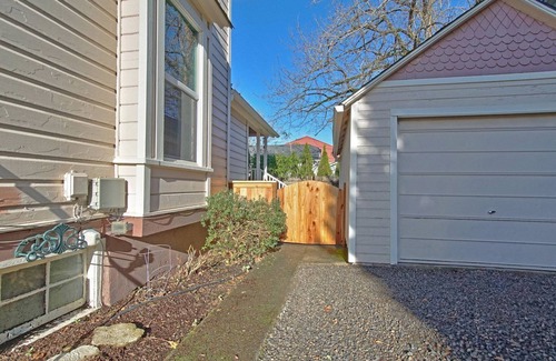 McMinnville House | Culinary + Wine Delights on Your Doorstep | Dog-Friendly House + Yard