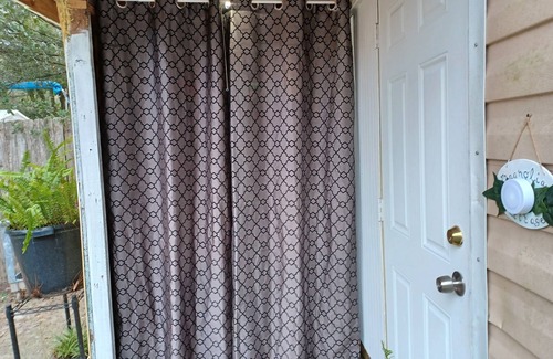 Westside Cabin | Cupcake Cabin Mini 1-bed 1 bath getaway in Jacksonville