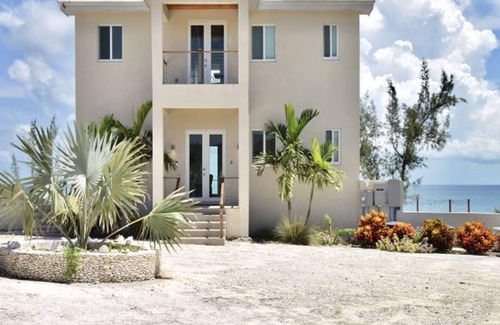 Governor's Harbour House | Cupid's Way by Eleuthera Vacation Rentals