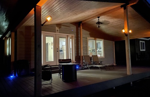 Republic Cabin | Curlew Lake view with shared parkingdock and boat launch