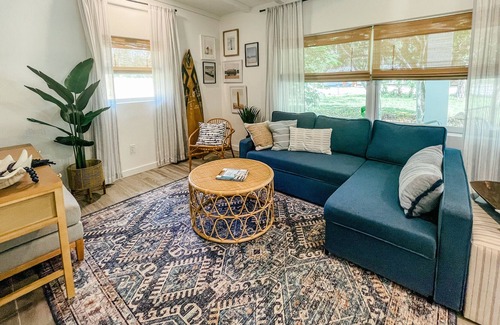 Melbourne Village Cottage | Curly’s Cottage, a vintage coastal retreat
