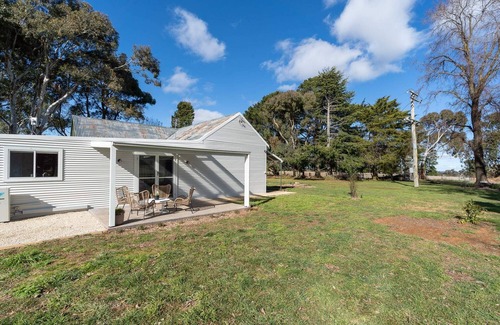 Springside House | 'Currawong' - Gorgeous Country Cottage