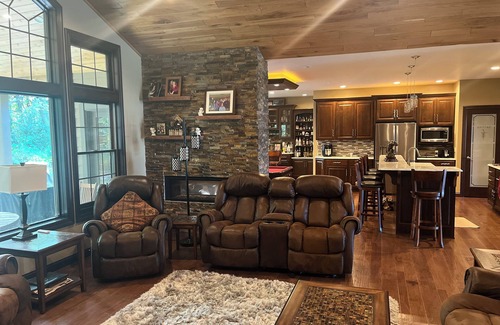 Forest Junction House | Custom 3 Bedroom Home South of Green Bay Built for Entertaining