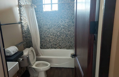 Rancho Cucamonga House | Custom home 2-bedroom house n Rancho Cucamonga