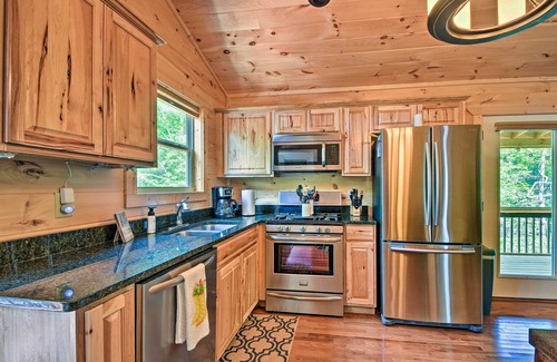 Murphy Cabin | Custom Mtn Cabin by Hiking/Motorcycle Routes!