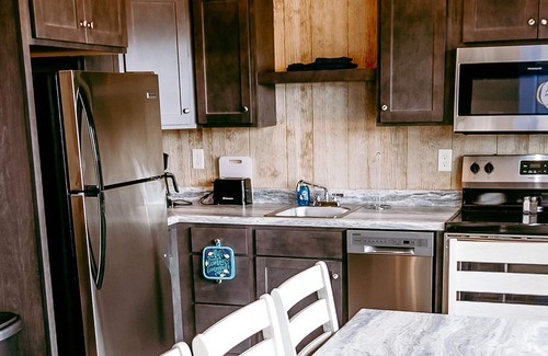 Center Grove Cottage | Cute Boat Cottages at Bridges Bay!!