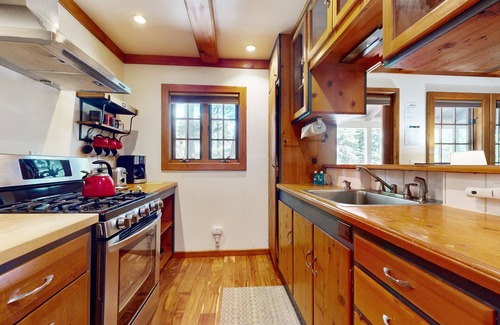 Carnelian Bay Cabin | Cute cabin w/spacious porch, walk to beach & dining, central to ski resorts