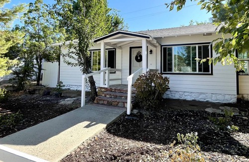 Alpine Cottage | Cute Cottage in the heart of Alpine