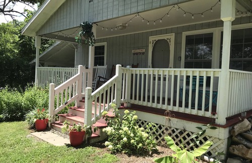 Black Mountain Cottage | Cute Cottage, Pet and Family Friendly, Reduced Rates for Longer Term Rentals