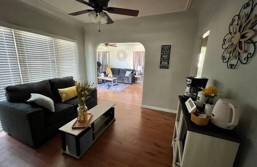 Lemoore House | Cute home walking distance to Downtown Lemoore