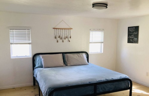 Tyrone House | Cute house in Quiet Neighborhood! Lots of outdoor space!