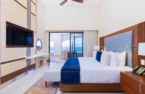 San Jose del Cabo Resort | >CYBER MONDAY SALE< 2BR OCEANFRONT Condo on Cabo corridor for Holidays >End Wed<