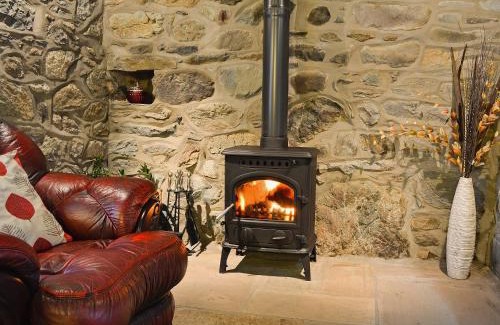 Garn Fadryn House | Cyll Y Felin Fawr 1