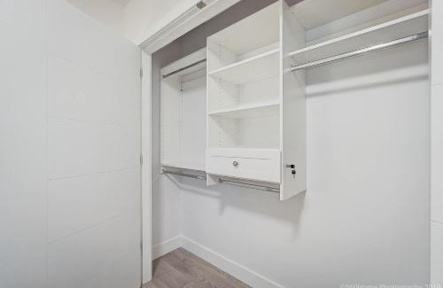 Dundarave House | D Peaceful Stay in Queen Room -Dedicated Bathroom