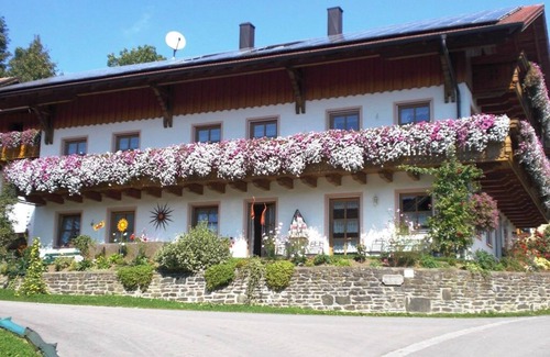 Stadlern Apartment | Dachgeschoss-Ferienwohnung (80qm) für 2-5 Personen mit Balkon