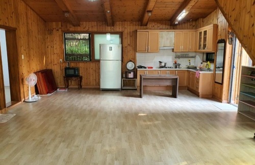 Ansan House | Daebudo Badayeohaeng Pension