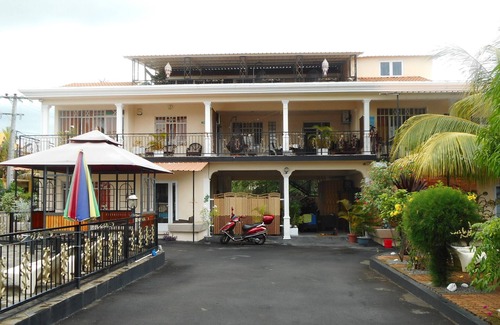 Flic-en-Flac Villa | DALAIS AT STUDIO, 5 mins to beach