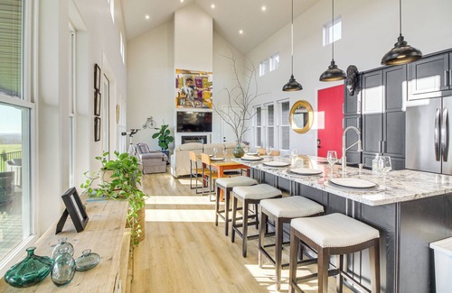 Celina House | Dale Hollow Lake Views & Hot Tub: Tennessee Escape