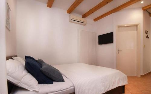 Zaton Apartment | Dalmatian stone cottage