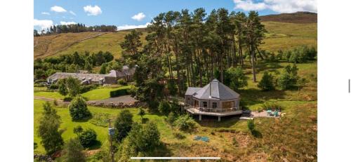 Blairgowrie Apartment | Dalnoid Cottages & Treehouses Nr Glenshee