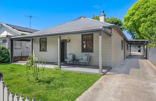 Orange House | Dalton Cottage