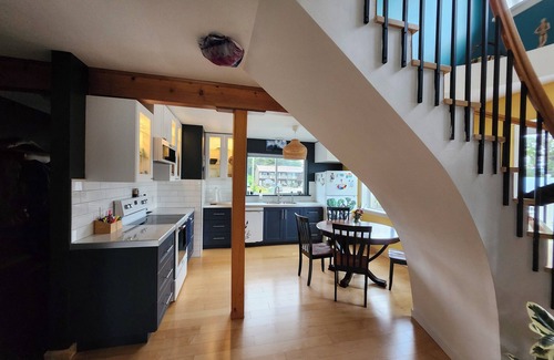 Queen Charlotte House | Dana's Place