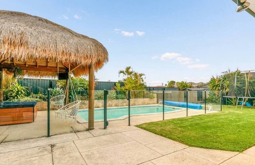 Warwick Other | DANGER DANE · King bed - Fast wifi - Sleeps 8 - Pool table