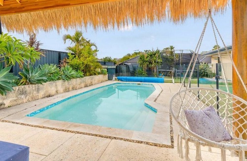 Warwick Other | DANGER DANE · King bed - Fast wifi - Sleeps 8 - Pool table