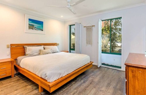 Warwick Other | DANGER DANE · King bed - Fast wifi - Sleeps 8 - Pool table